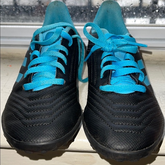 Boys size 2 adidas predators - Picture 3 of 7